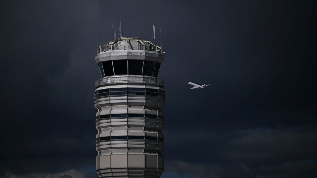 Air traffic controllers get partial pay
