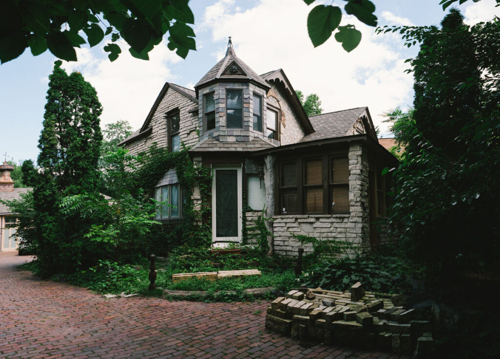 Here are Airbnb’s 10 Spookiest & Ghostliest Rentals