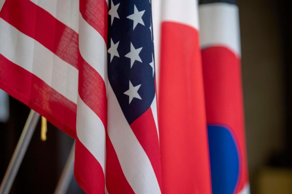 US signs collaboration agreements with Japan and South Korea for AI, chips, and biotech