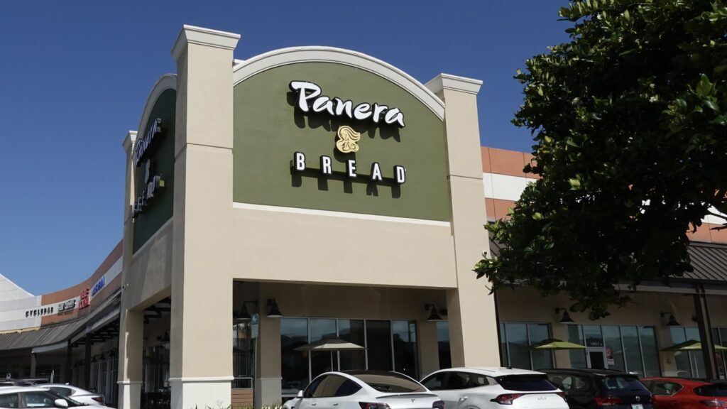 Panera Bread unveils turnaround plan with bigger portions, more staff