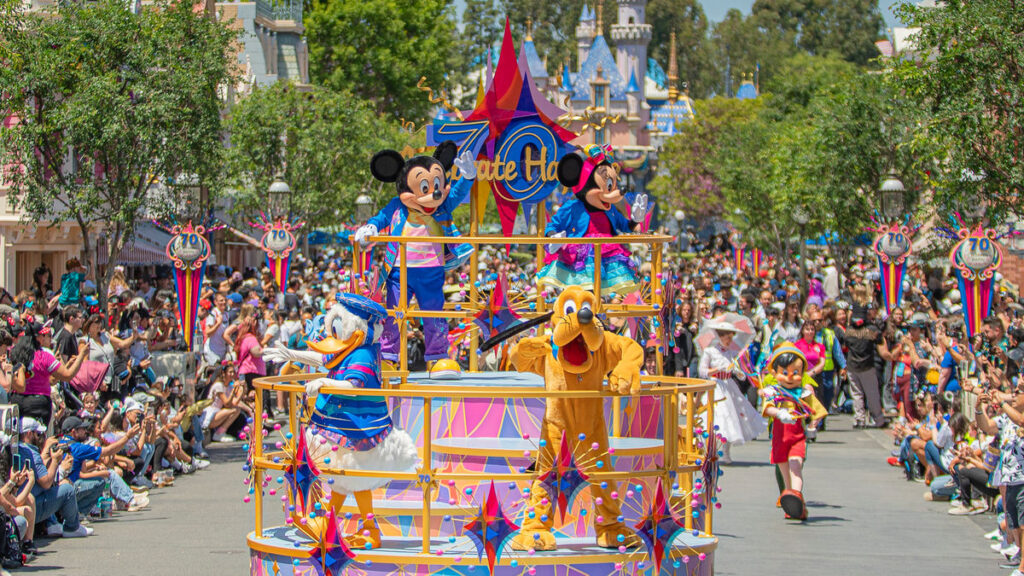 Disneyland Resort Unveils Characters Attending 2025 Holiday Season