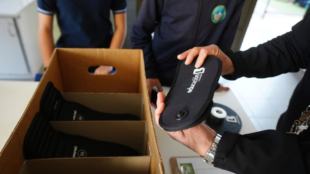 Chile outlaws use of smartphones at schools nationwide