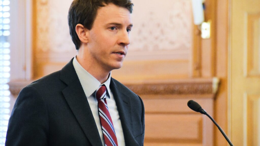 College Sports Commission’s CEO tells schools it’s time to sign agreement on player payment rules